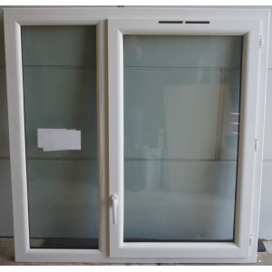 fenêtre pvc blanc et noyer