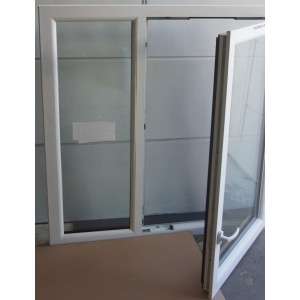 fenêtre pvc blanc et acajou