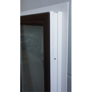 fenêtre pvc blanc et acajou