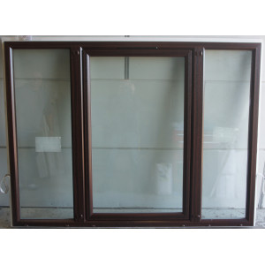 fenêtre pvc blanc et acajou