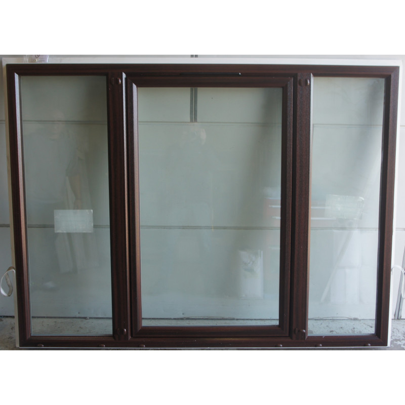 fenêtre pvc blanc et acajou