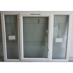 fenêtre pvc blanc et acajou