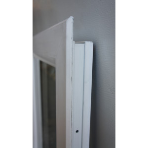 fenêtre pvc blanc et acajou