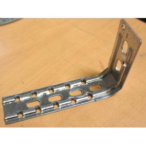 Quincaillerie destockage, pas cher, discount équerres huisseries galva,