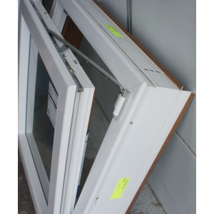 Fenêtre PVC chêne doré