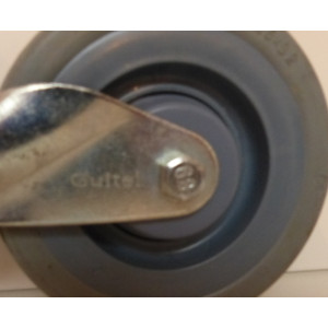 Roulette à patte verticale